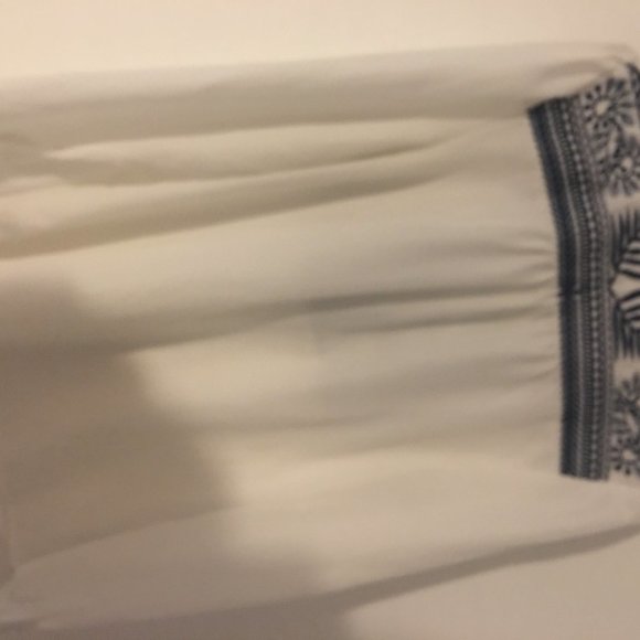 EUC Freeway (Lulu's) Embroidered Silk Blouse Size M - Picture 2 of 3